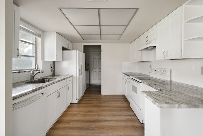 Building Photo - February FREE rent! Adorable 2/2 house in ...
