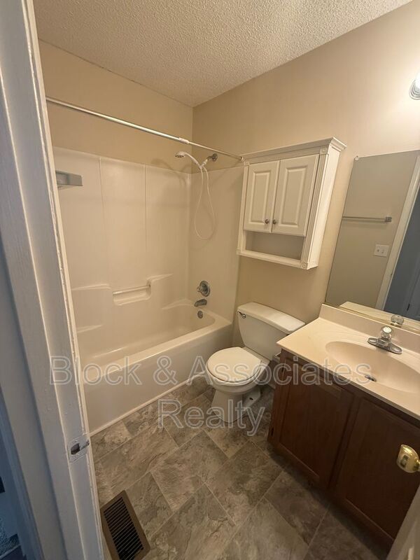 Foto del edificio - 1814 Saddlewood Ct