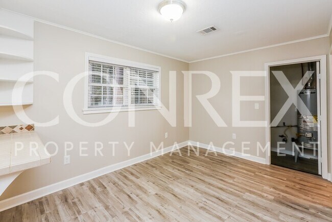 Foto del edificio - Cute Four Bedroom Now Available