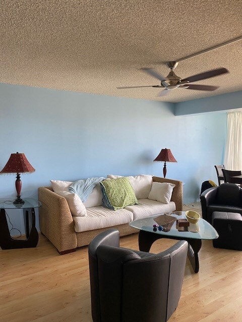 Sala de estar - 2575 Kuhio Ave