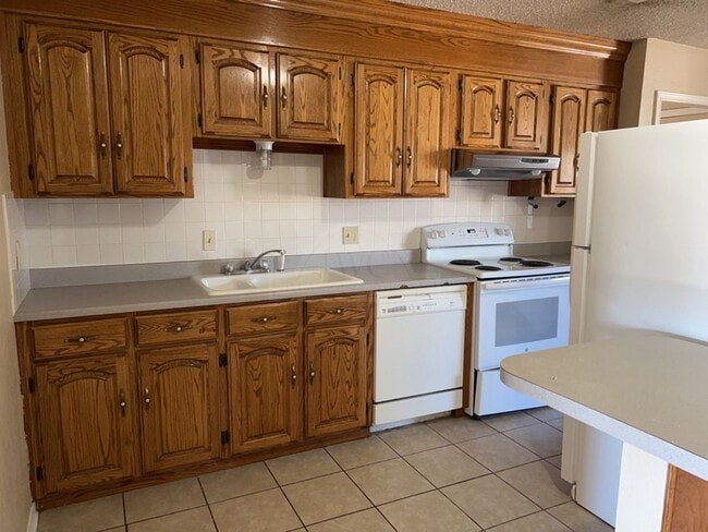 Building Photo - 3808 Peaks Dr