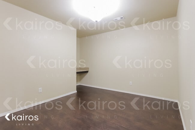 Building Photo - 5001 Thomas Street Unit A