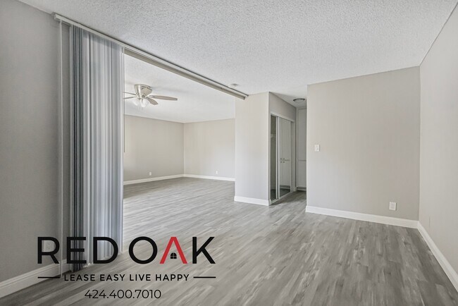 Foto del edificio - 8614 Woodley Ave