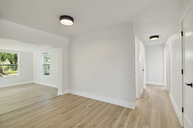 Building Photo - 4970 Brookmeade Dr