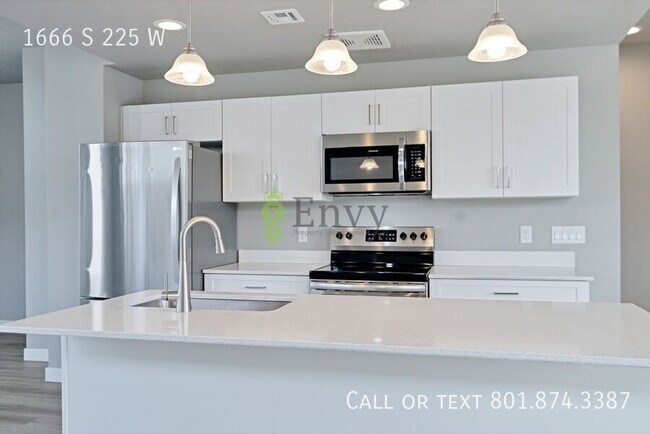 Building Photo - 1666 S 225 E