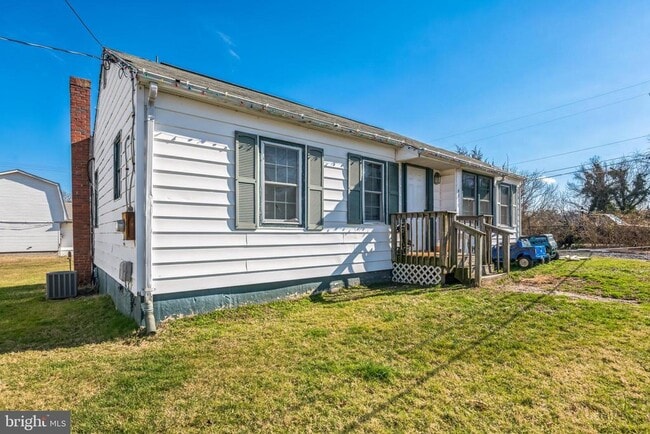 Building Photo - 4870 Calvert Dr