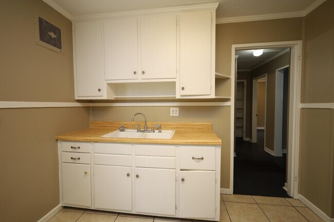 Building Photo - 1615 Beauford Pl