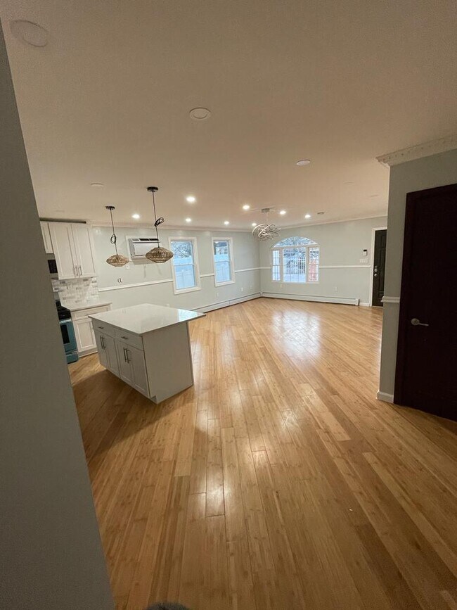 Side view - Living Room - 14753 231st St