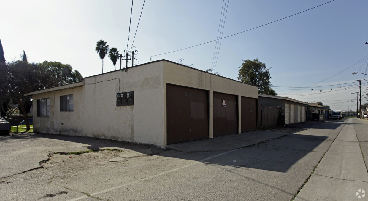Building Photo - 5142 Canoga St