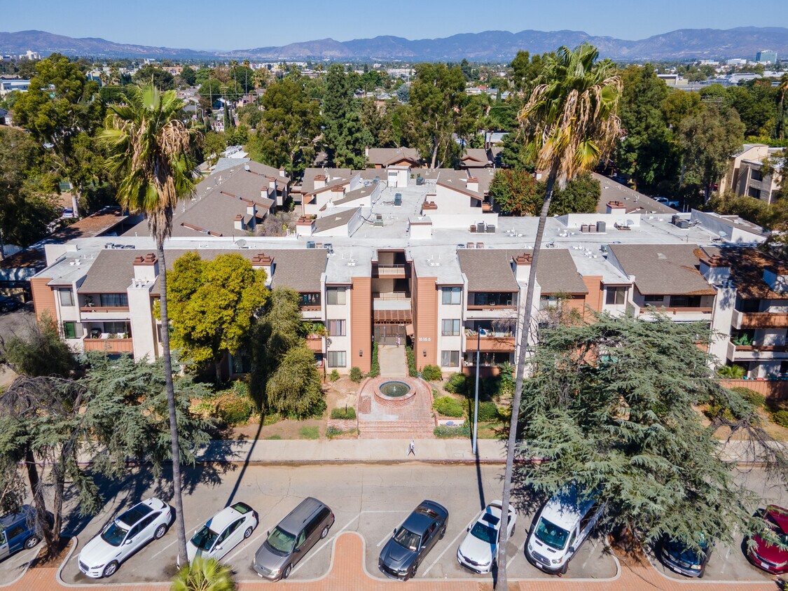 Foto principal - 15155 Sherman Way