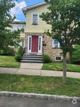 Building Photo - 17 Maple St