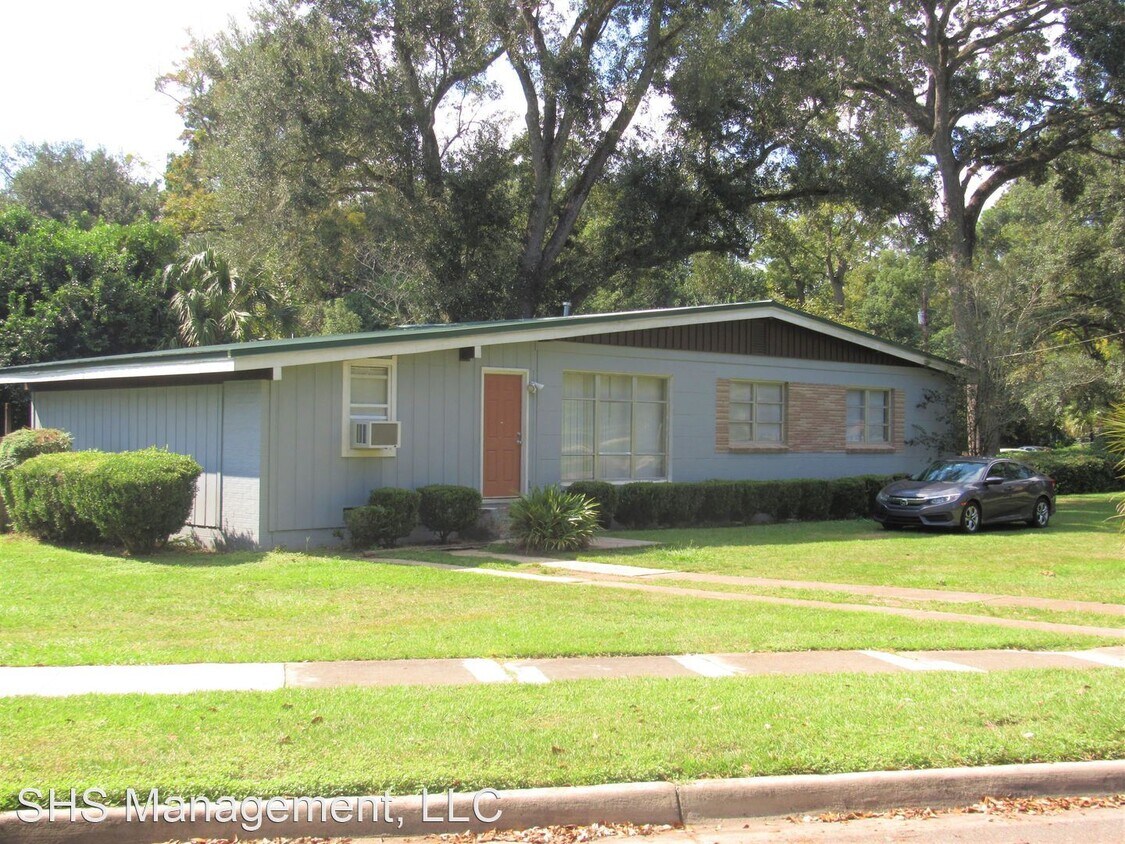 Primary Photo - 5 br, 3 bath House - 1901 Crabapple Dr.