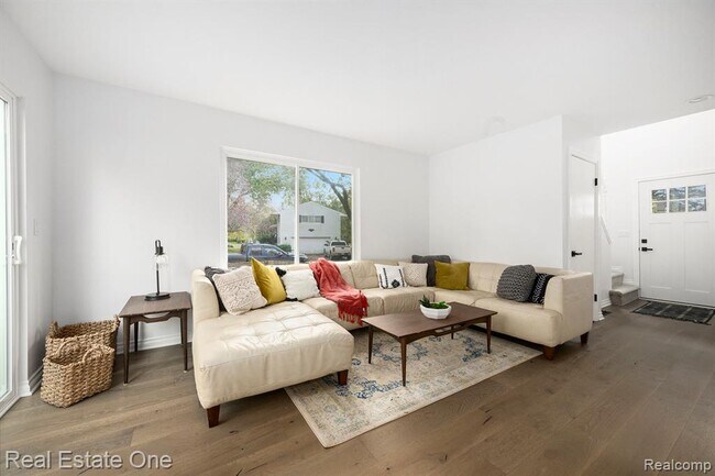 Building Photo - 4910 Chipman Dr