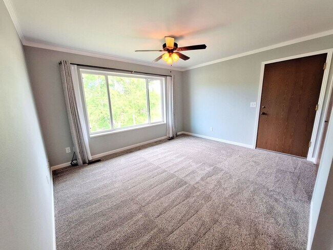Foto del edificio - Quiet charmer- Upgrades abound, landry & u...