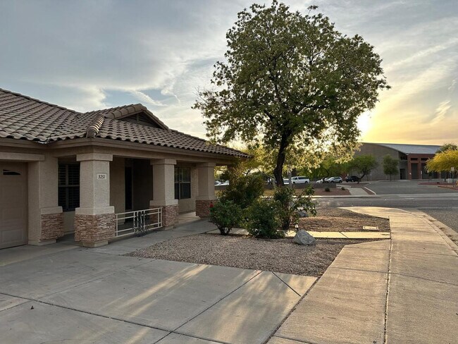 Foto del edificio - 3251 W Vista Bonita Dr