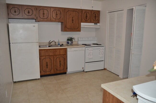 Building Photo - 3687 Elm Gardens Dr