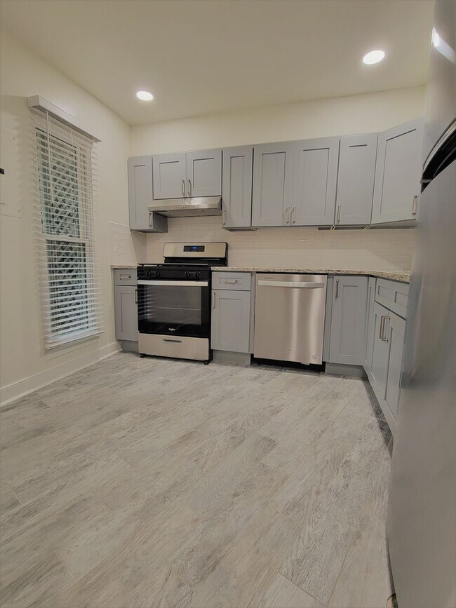 Foto del edificio - Remodeled 3 Bedroom 2 Bath Condo in Bon Air