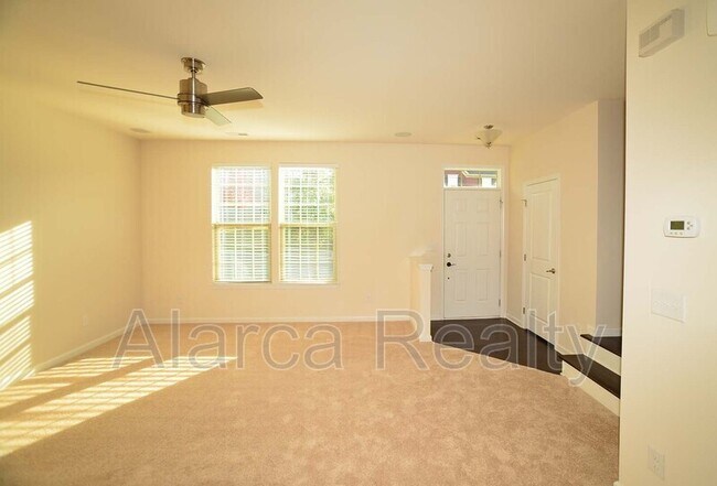 Building Photo - 1737 Evergreen Dr