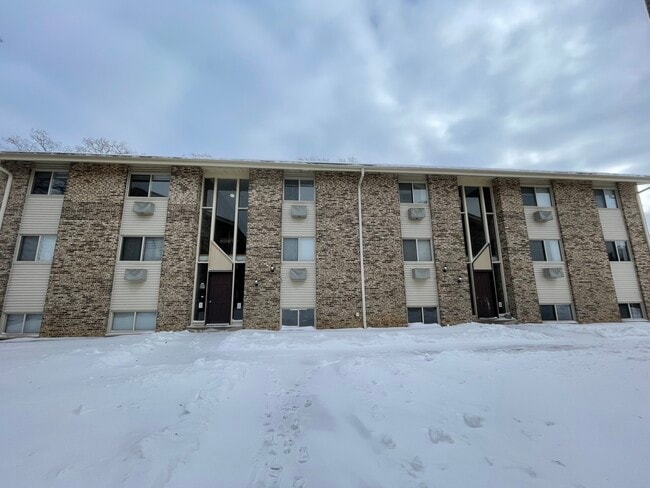 Building Photo - 880 N Milwaukee Ave