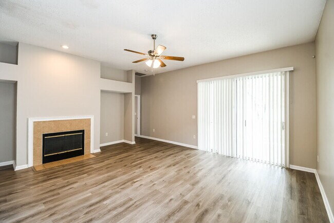 Foto del edificio - 3949 Leatherwood Dr