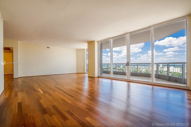 Building Photo - 21200 Point Pl