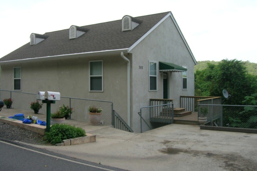 Primary Photo - 302 Beaucatcher Rd