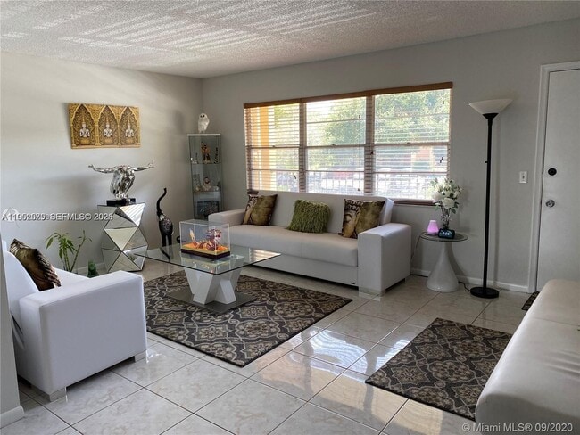 Foto del edificio - 13255 SW 7th Ct