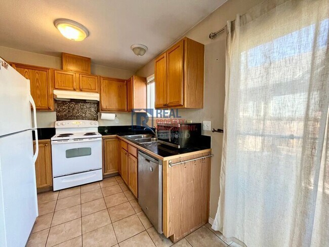 Foto del edificio - 1461 Holly St