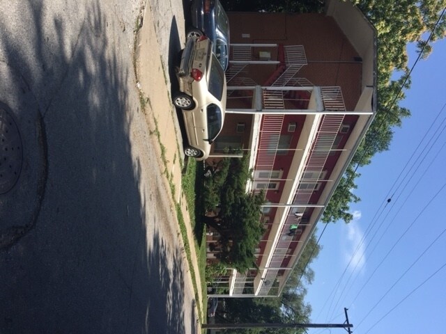 Building Photo - 1015 N 47th Ave