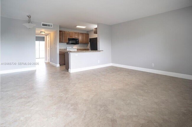 Foto del edificio - 1606 Meadows Cir W