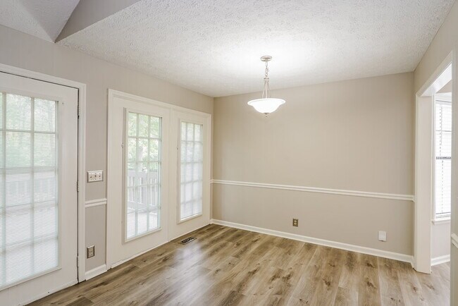 Foto del edificio - 1612 Maple Timber Ct