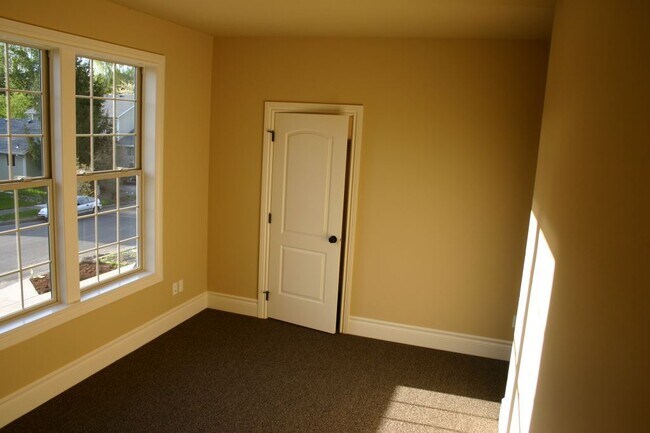 Foto del edificio - 6 Bed, 4 Bath