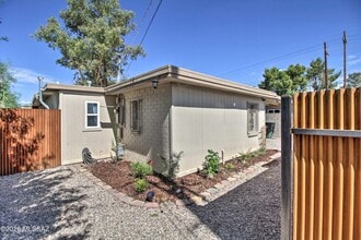 Building Photo - 2761 N Dodge Blvd