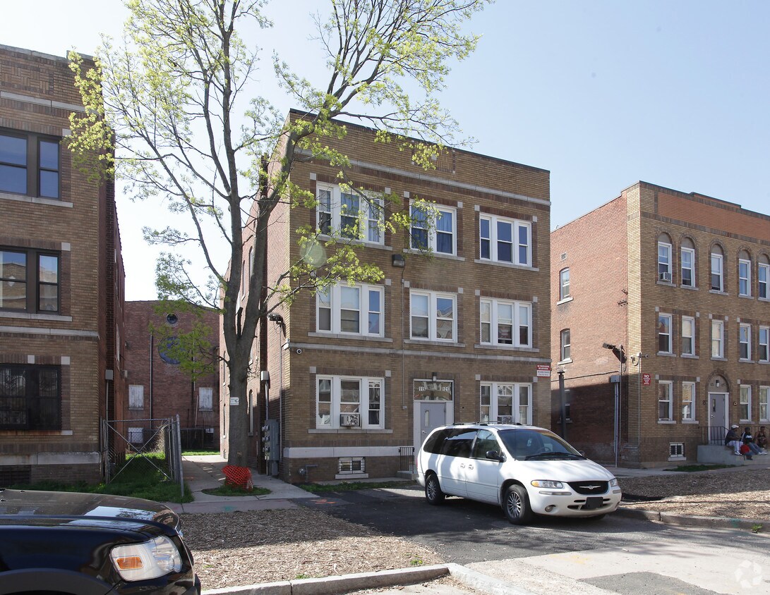 Bedford Gardens Apartments in Hartford, CT