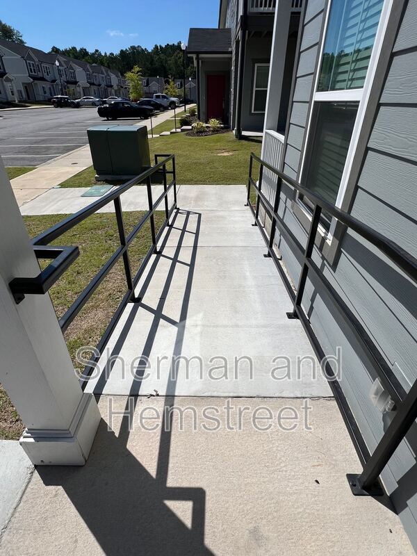 Building Photo - 2028 Lotus Dr