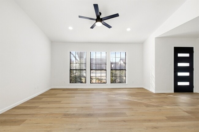 Building Photo - 6808 Beeman Dr