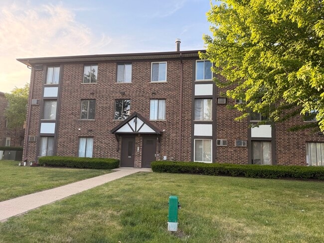 Building Photo - 13 Crestview Ln