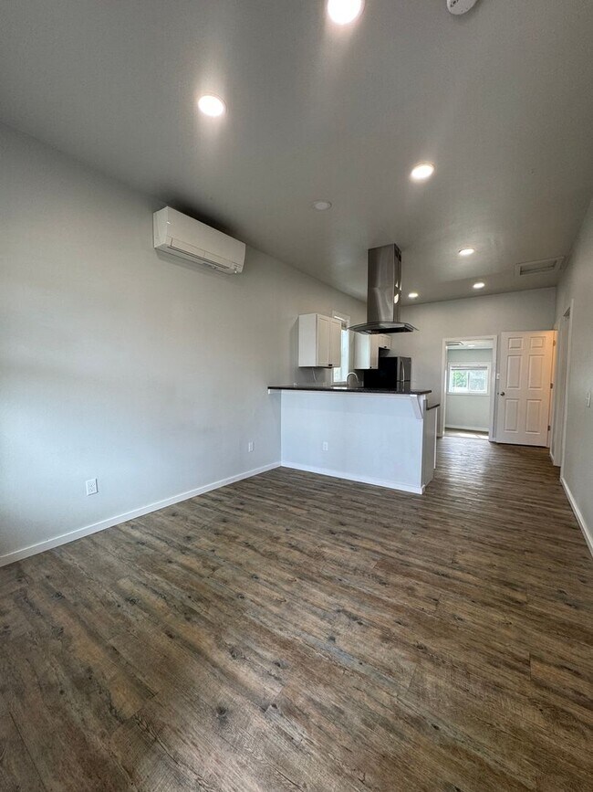 Building Photo - Beautifully Remodeled House