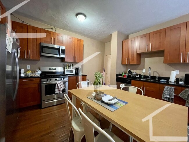 Building Photo - Perfect Location Near Everything! Luxury Allston 5-Bed