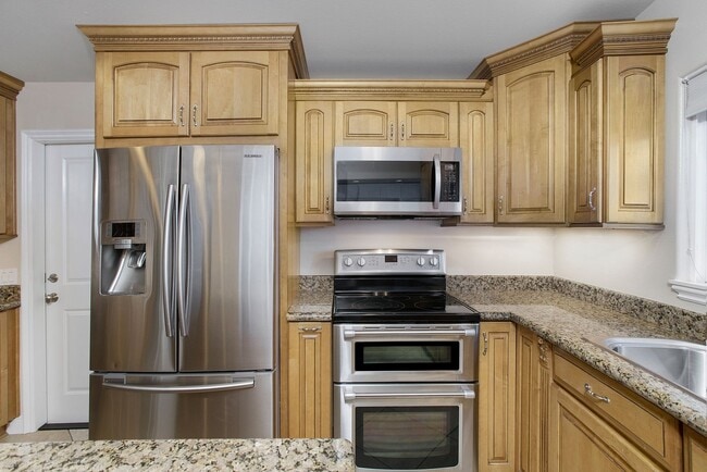 Building Photo - 218 Highland St