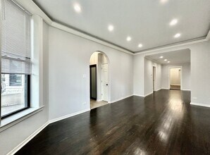 Building Photo - 3353 S Union Ave