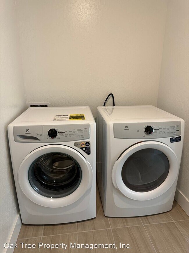 Foto del edificio - 3 br, 2 bath House - 566 W. Mahogany Lane