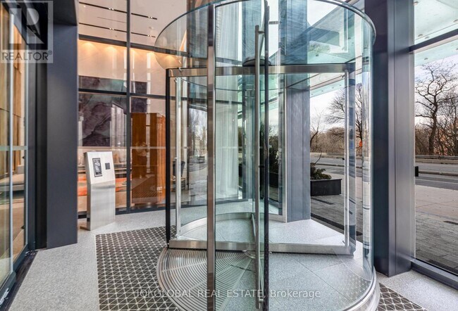 Photo du bâtiment - 585-585 Bloor St E