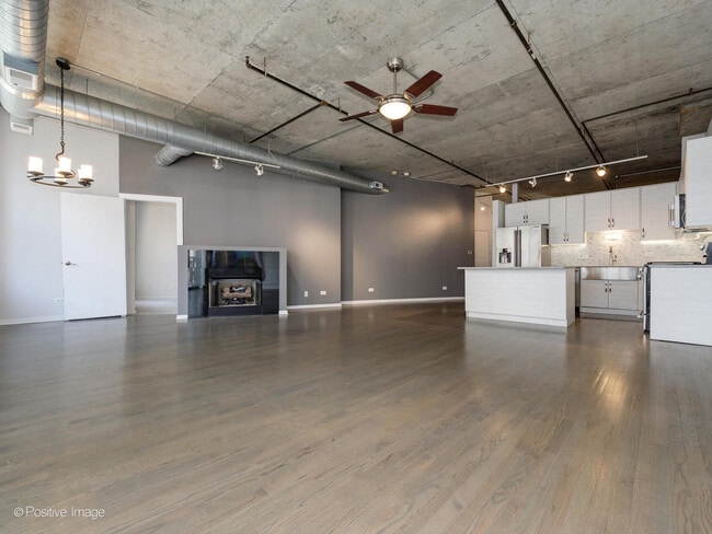 Building Photo - 1000 W Adams St