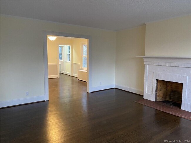Building Photo - 52 Woodlawn St