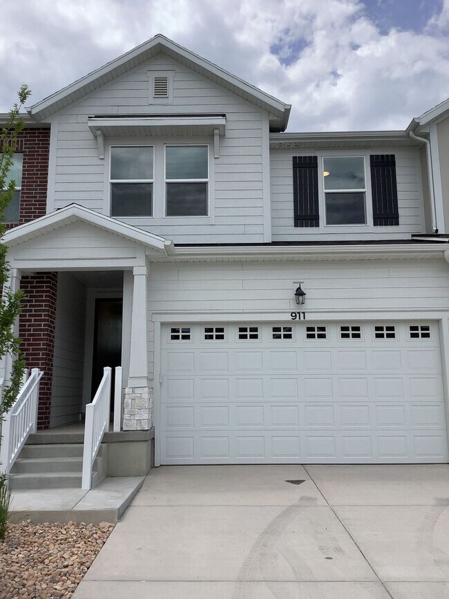 Foto del edificio - FREE FIRST MONTH'S RENT - New Construction Townhome Located in Prime Saratoga Springs Location.