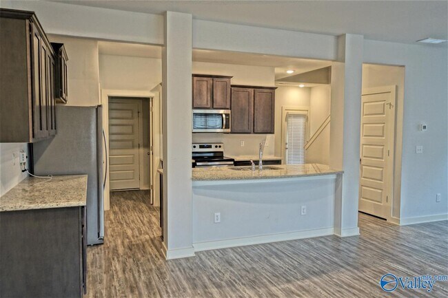 Foto del edificio - 6604 Cotton Crk Rd NW