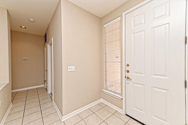 Building Photo - 117 Larkspur Ln