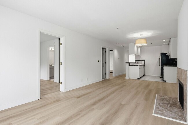 Building Photo - Hip Condo Apt. in the Mission+ Great Walkability+ Laundry in the building!