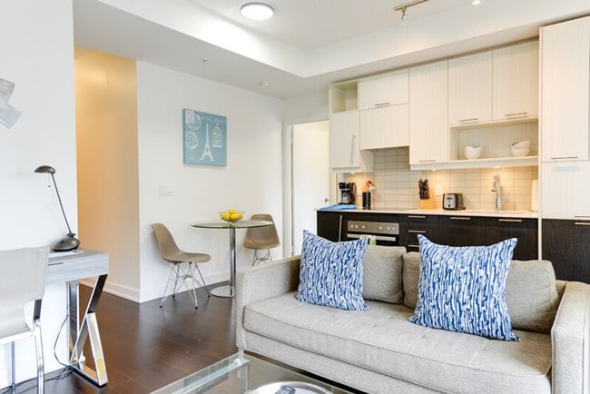 Photo du bâtiment - 217 Adelaide St W